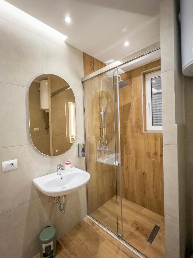 Pin Apartments Тирана Екстер'єр фото